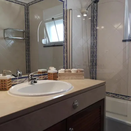 Catia's Surf, Golf, Beach & Pool House * Amoreira (Leiria)