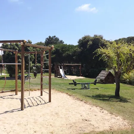 Catia's Surf, Golf, Beach & Pool House Amoreira (Leiria)